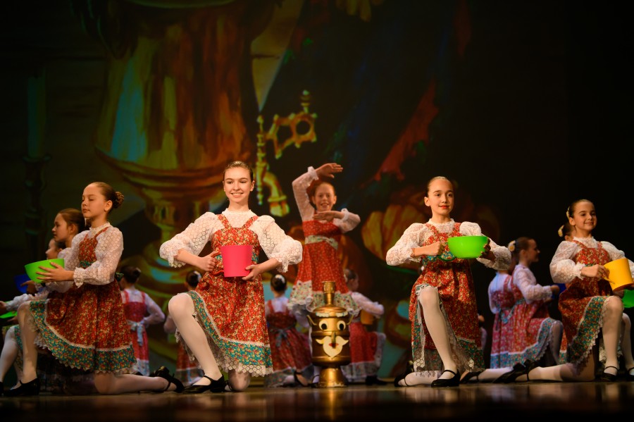 Класс-концерт по народно-сценическому танцу студии танца «ГарДАрикА» «Живут в России разные народы с давних пор»